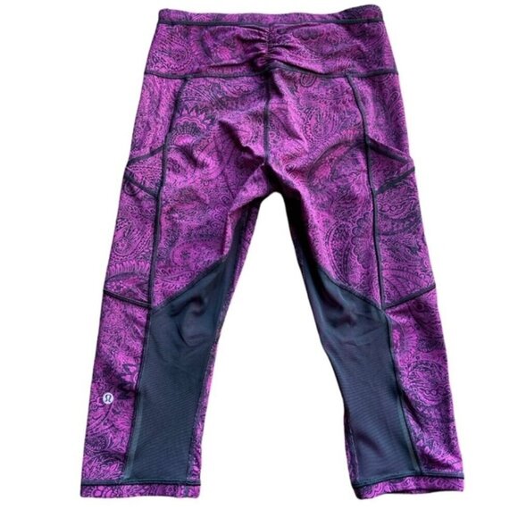 Lululemon Outrun 17" CropAntique Paisley Deep Fuschia Black / Black size 8 - Picture 6 of 13